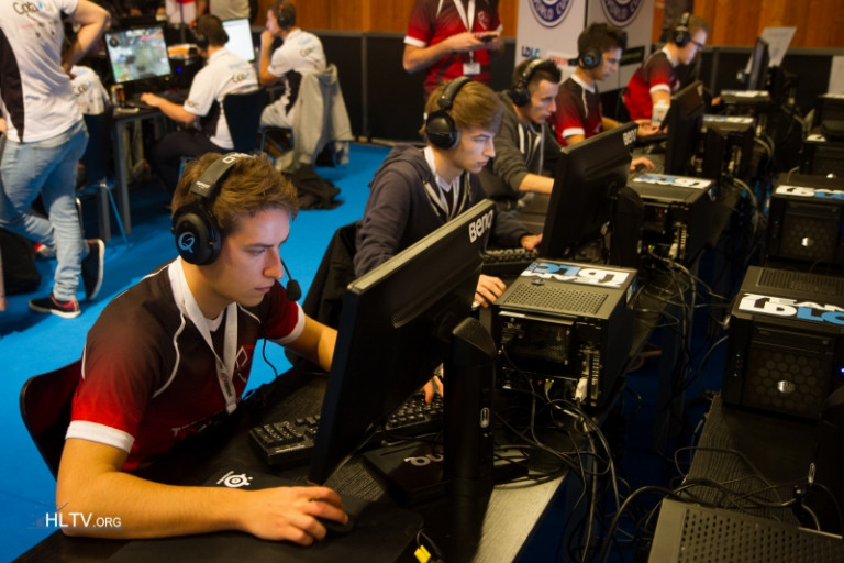 LDLC z dvema ekipama