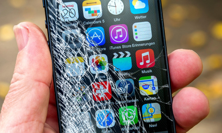 Čuvajte svoj iPhone X – popravilo ekrana vas bo obralo za 320 €
