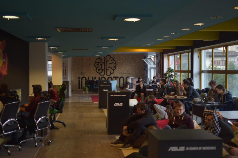 Imaš izkušnje pri organizaciji in si ljubitelj e-sport iger?