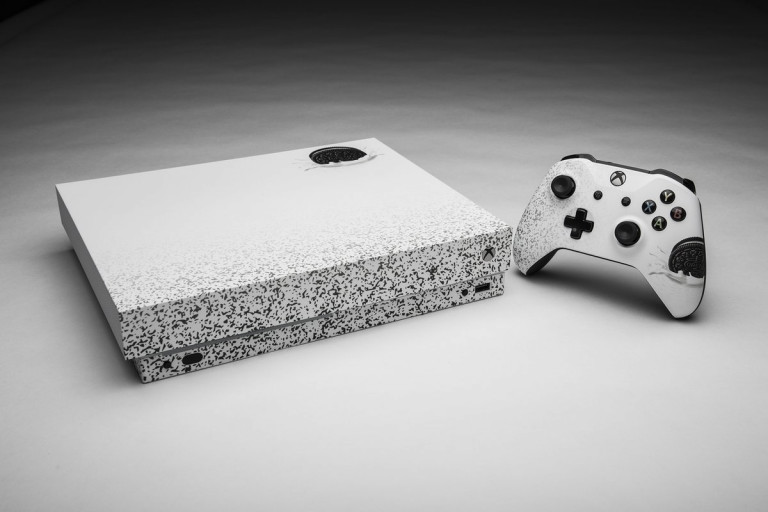 Microsoft razkril poseben Oreo Xbox One X