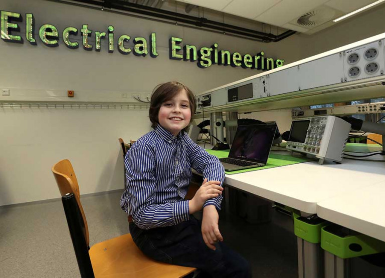 9-letni Belgijec bo postal najmlajši univerzitetni diplomant na svetu, v prostem času pa rad preigrava Fortnite in Minecraft