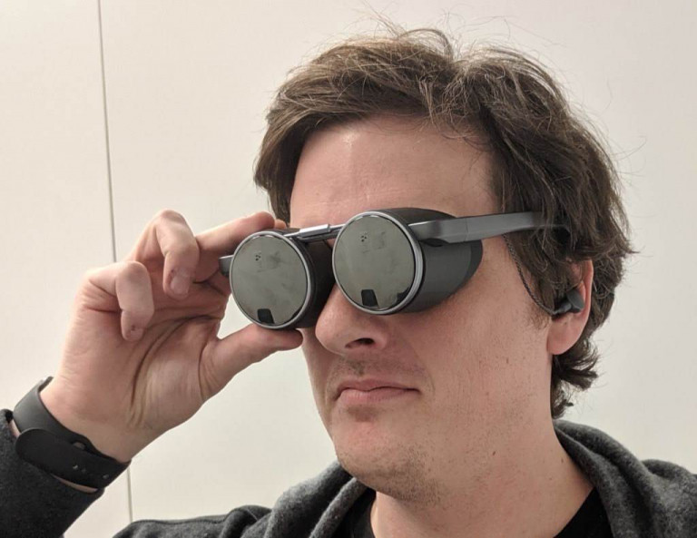 Panasonic razkril VR napravo, ki dejansko izgleda kot samo navadna očala