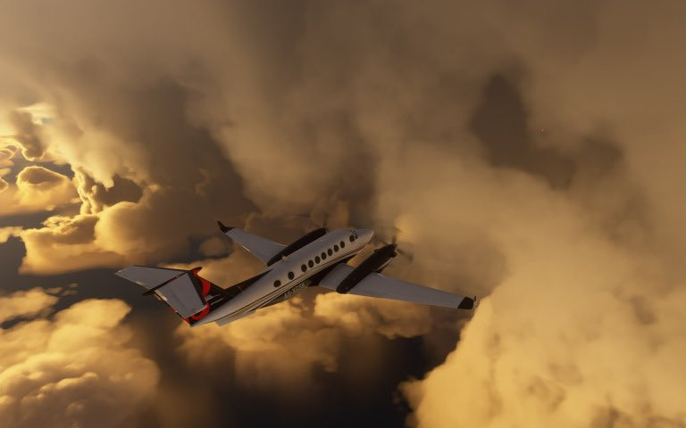 Microsoft Flight Simulator simulira resnično vreme in igralci se tako podijo skozi približujoči hurikan Laura