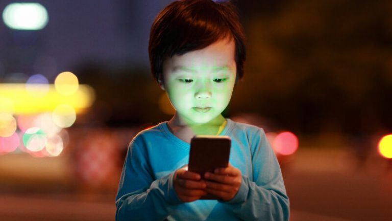 Kitajski najstniki morajo zdaj za igranje iger ponoči narediti obrazno identifikacijo
