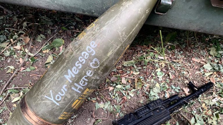Ukrajinski razvijalec ponuja možnost zapisa sporočila na granato, ki bo nato izstreljena proti Rusom
