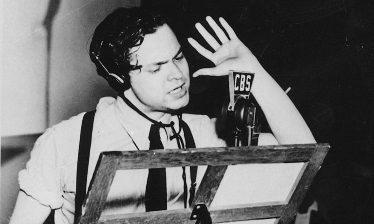 Točno 85 let nazaj je Orson Welles preko lažne radijske drame v paniko spravil celotne ZDA