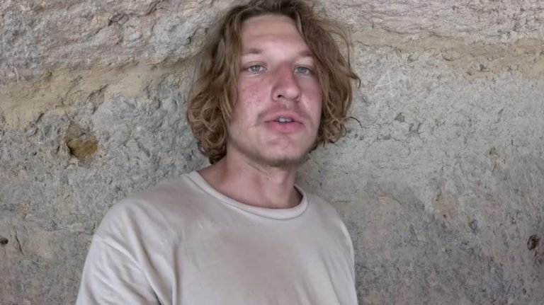 YouTuber aretiran, potem ko je izoliranemu plemenu podaril Coca-Colo