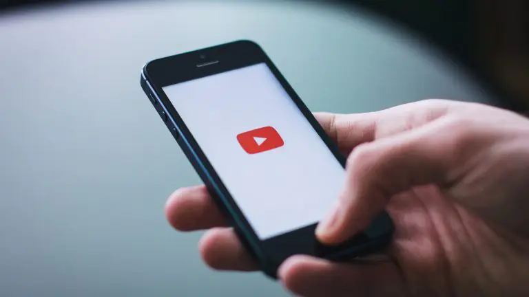 Google onemogočil predvajanje YouTuba v ozadju na mobilnih brskalnikih