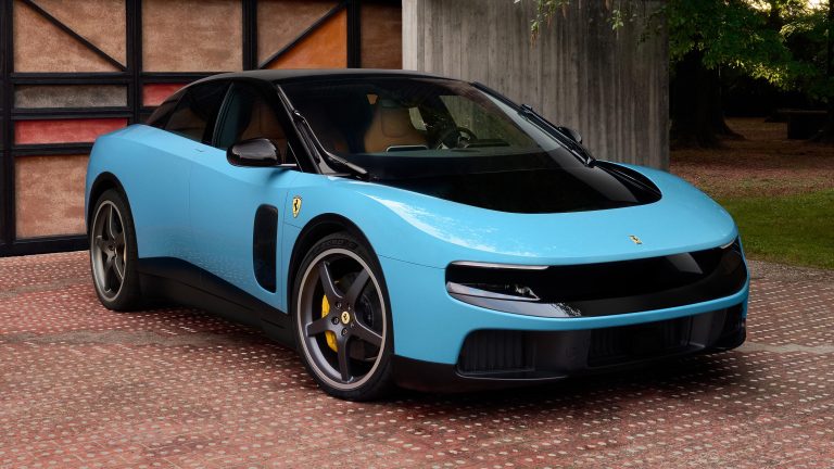 Ferrari razkril svoj prvi električni avto in postal tarča posmehov interneta